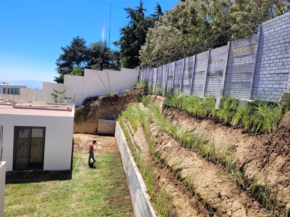 Protección de talud en urbanización